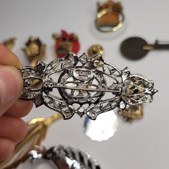 Vintage brooch pin collection 11 lot nature apples necklace pendant stamped - Picture 8 of 9